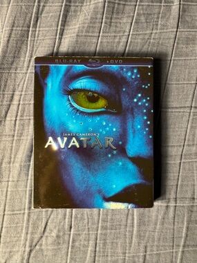 James Cameron's Avatar Blu-ray + DVD - Blue Cover with Green Eye